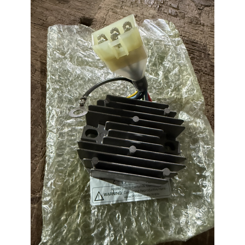 РЕГУЛЯТОР НАПРУГИ / 12V / KUBOTA / YANMAR / ISEKI - оригінал РЕГУЛЯТОР НАПРУГИ / 12V / KUBOTA / YANMAR / ISEKI - оригінал