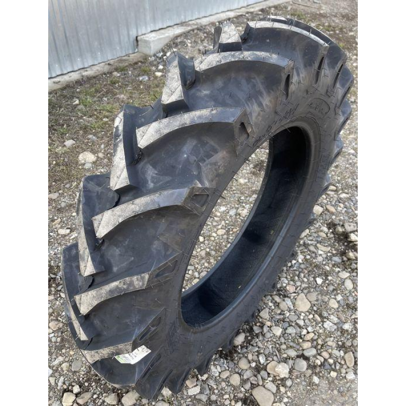 BKT 9.5-24 TR135 - 8PR
