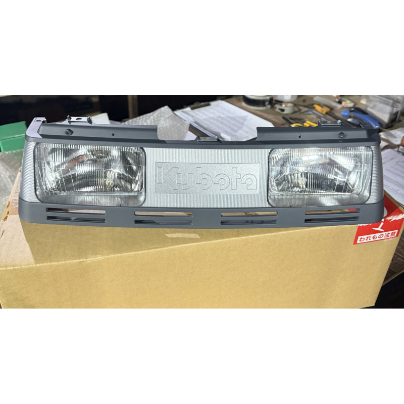 Передняя фара Kubota L1-215 и другие модели Передняя фара Kubota L1-215 и другие модели