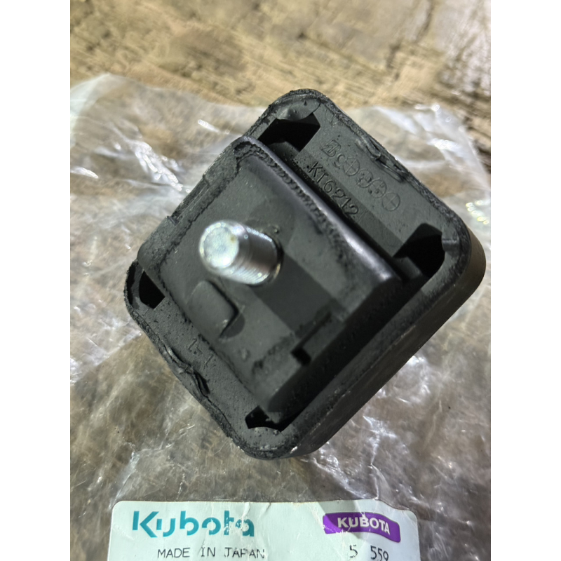 Подушка мотора передня Kubota X20-X24 - 37410-51215 Подушка мотора передня Kubota X20-X24 - 37410-51215