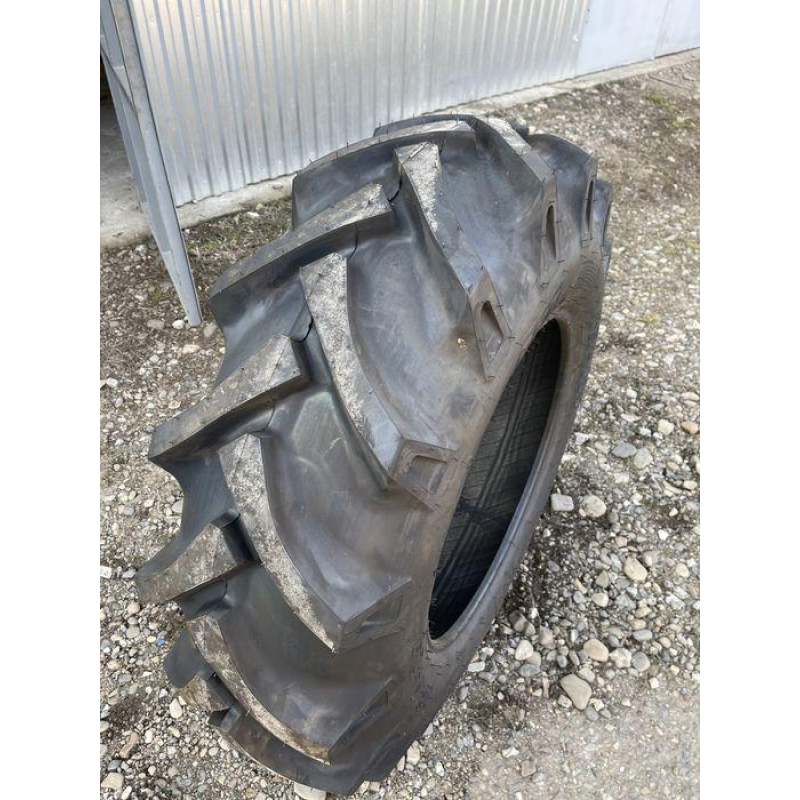BKT 13.6-24 TR135 8PR