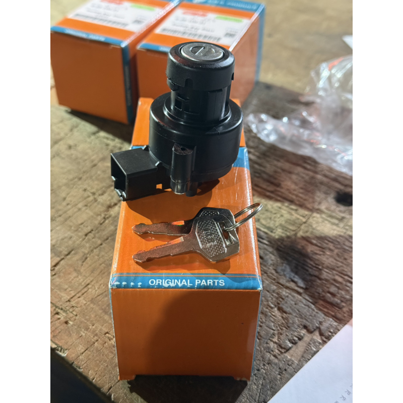 Замок зажигания Kubota L5018 Замок зажигания Kubota L5018
