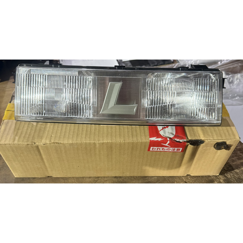 Передняя фара Kubota GL21, GL23, GL25, GL32 - оригинал Передняя фара Kubota GL21, GL23, GL25, GL32 - оригинал