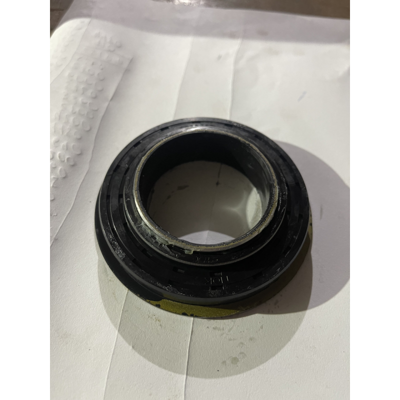 Сальник NOK AQ7576P Сальник NOK AQ7576P